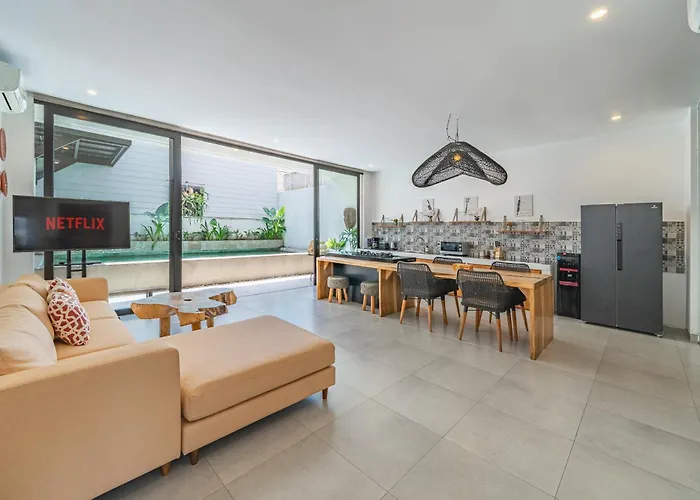 Athalla - Elegant 3br Near Berawa Beach! Вилла