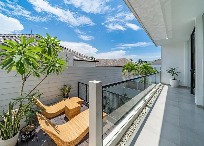 Athalla - Elegant 3br Near Berawa Beach!