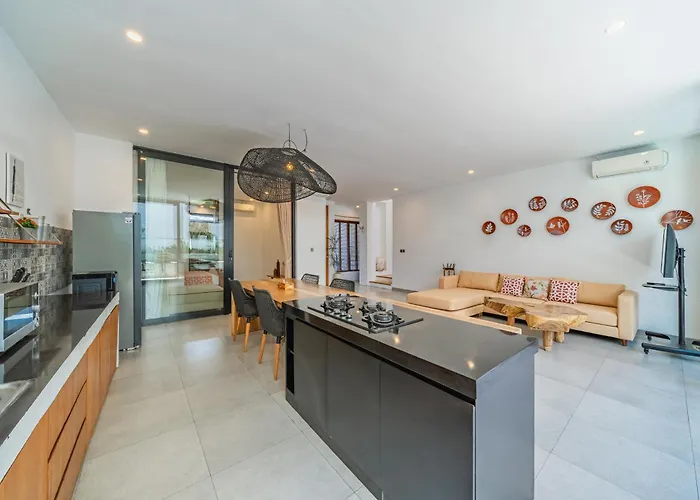 Athalla - Elegant 3br Near Berawa Beach! Чангу