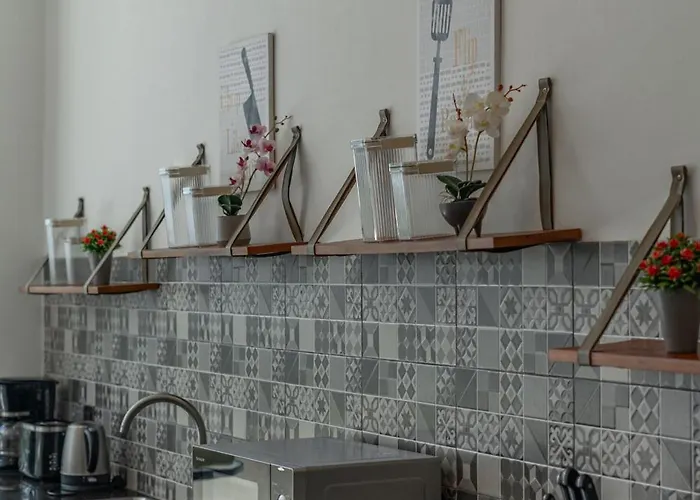 Athalla - Elegant 3br Near Berawa Beach! Вилла Чангу