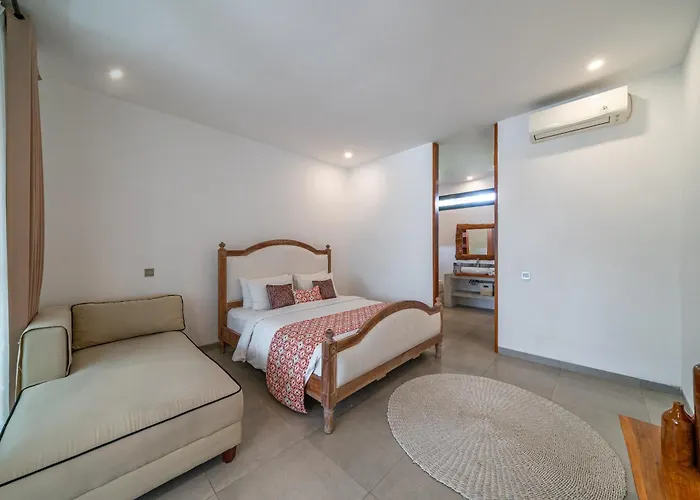 Athalla - Elegant 3br Near Berawa Beach! Вилла