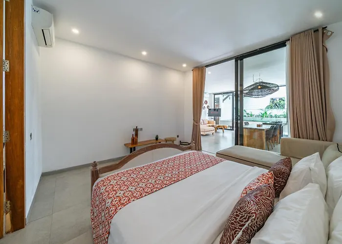 Athalla - Elegant 3br Near Berawa Beach!
