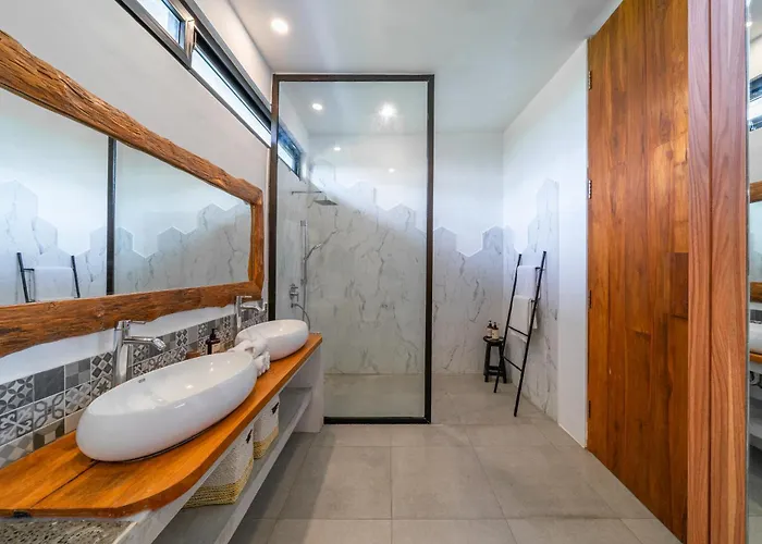 Athalla - Elegant 3br Near Berawa Beach! Villa