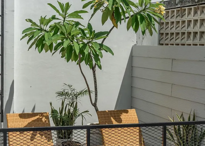 Athalla - Elegant 3br Near Berawa Beach! Вилла Чангу