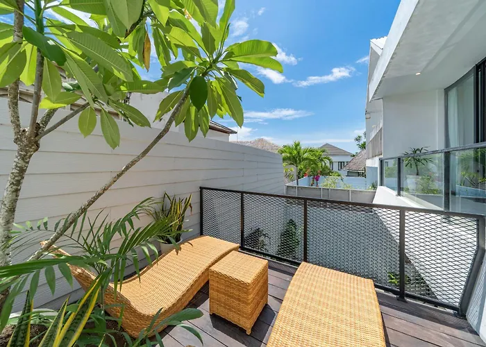 Athalla - Elegant 3br Near Berawa Beach! Вилла Чангу