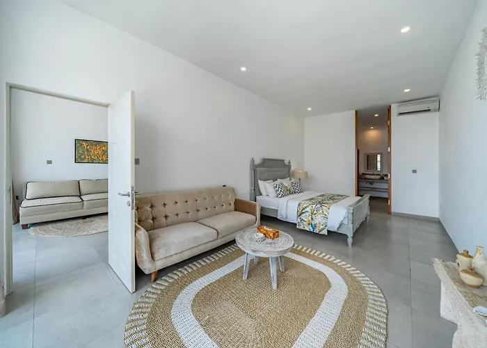 Athalla - Elegant 3br Near Berawa Beach! Villa